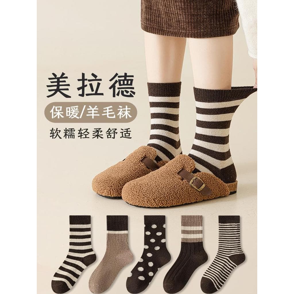 Tem meias grossas de lã sólida forro de lã feminino inverno quente listrado meias de tubo médio combinando sapatos Birke