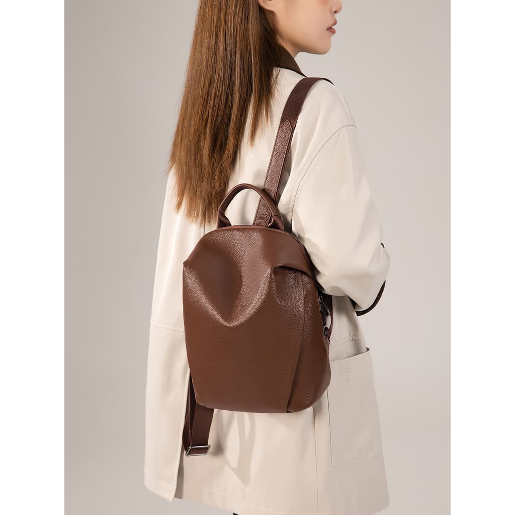 Mochila de couro genuíno feminina 2026 novo estilo moda All-Match senhoras mochila viagem leve primeira camada saco femi