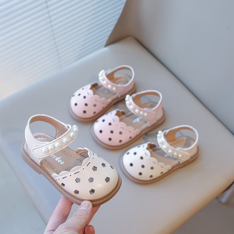 Flor pérola verão novo estilo 2026 sandálias da menina do bebê sola macia sapatos da criança sapatos de princesa