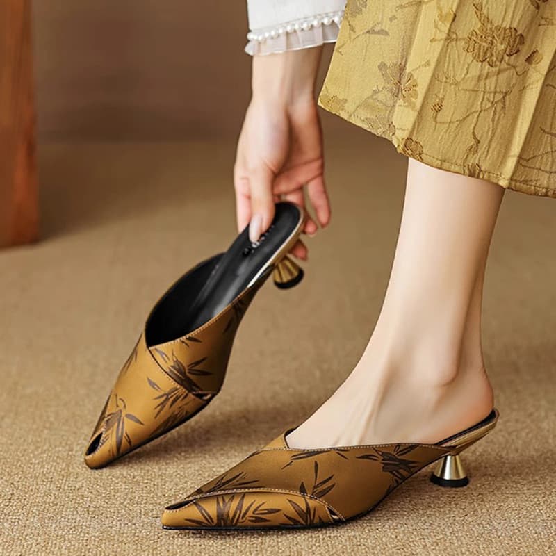 Sandálias 4.5CM bordado toe-coberto meia chinelos Stiletto apontou toe oco alto