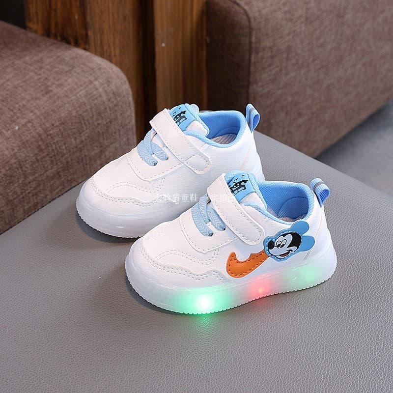 Primavera bebê menina tênis 0-1-2 anos de idade 3 bebê criança sapatos menino Light-Up sapatos sola macia tênis de couro