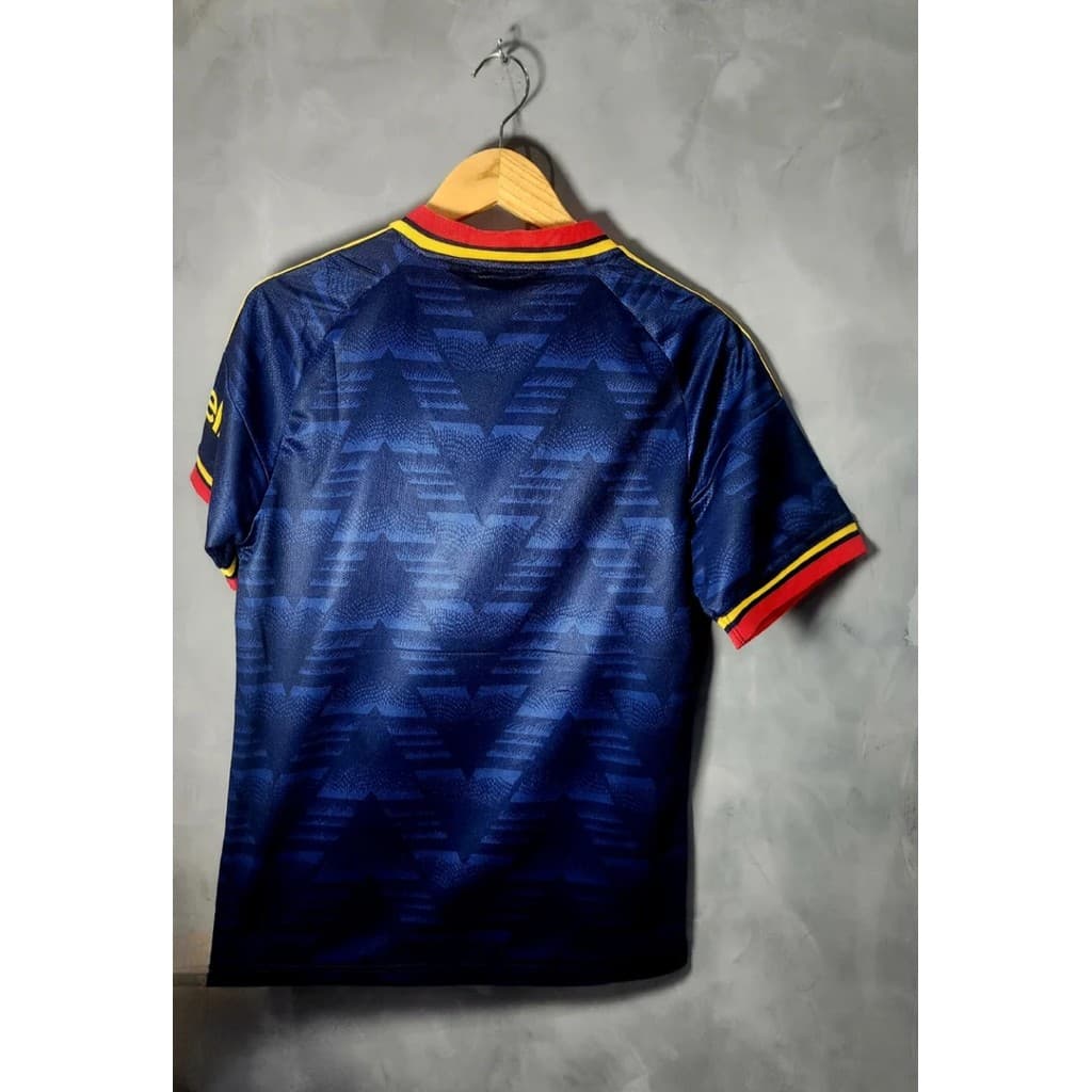 Camisa Masculina modelo torcedor Arsenal azul confirme tamanho disponibilidade