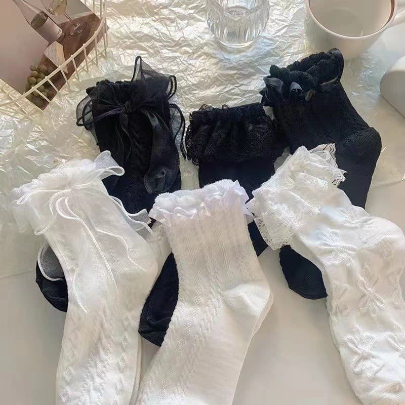Meias Curtas Femininas Pretas e Brancas Sólidas Estilo Lolita com Renda Plissada, Finas de Verão, Estilo Japonês Kawaii