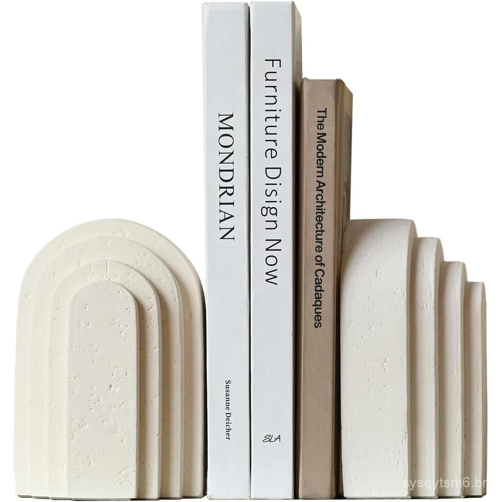 Estante decorativa branca projetada para livros pesados com prateleiras em formato de arco 1UUO