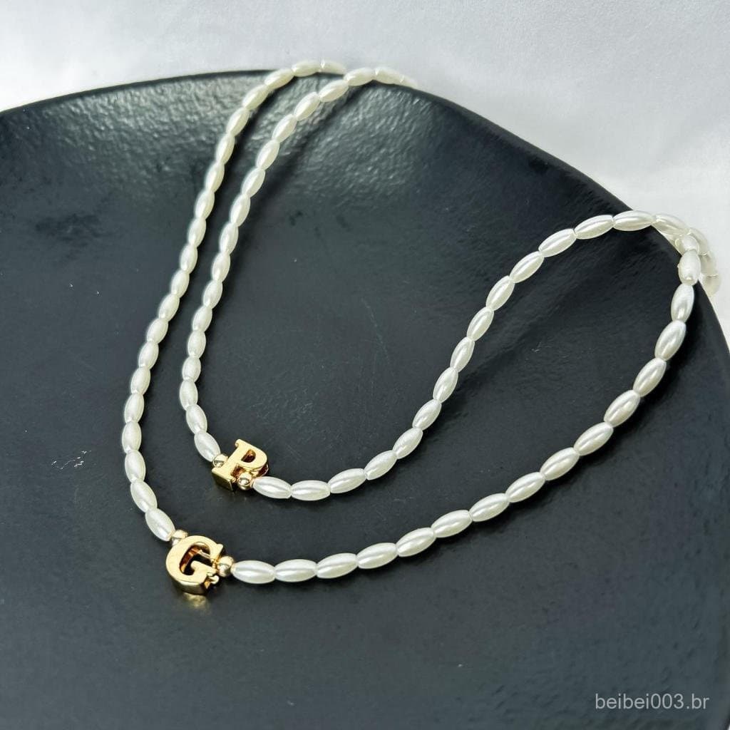 Colar Choker Letra Inicial com Pérolas - Colar Feminino com Pingente Banhado a Ouro 18K Delicado