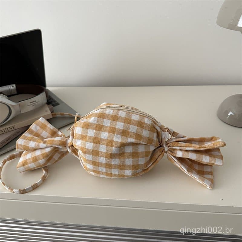 Bolsa de Ombro Transversal Feminina com Design Exclusivo e Estampa Xadrez, Modelo 7.21 YEH2