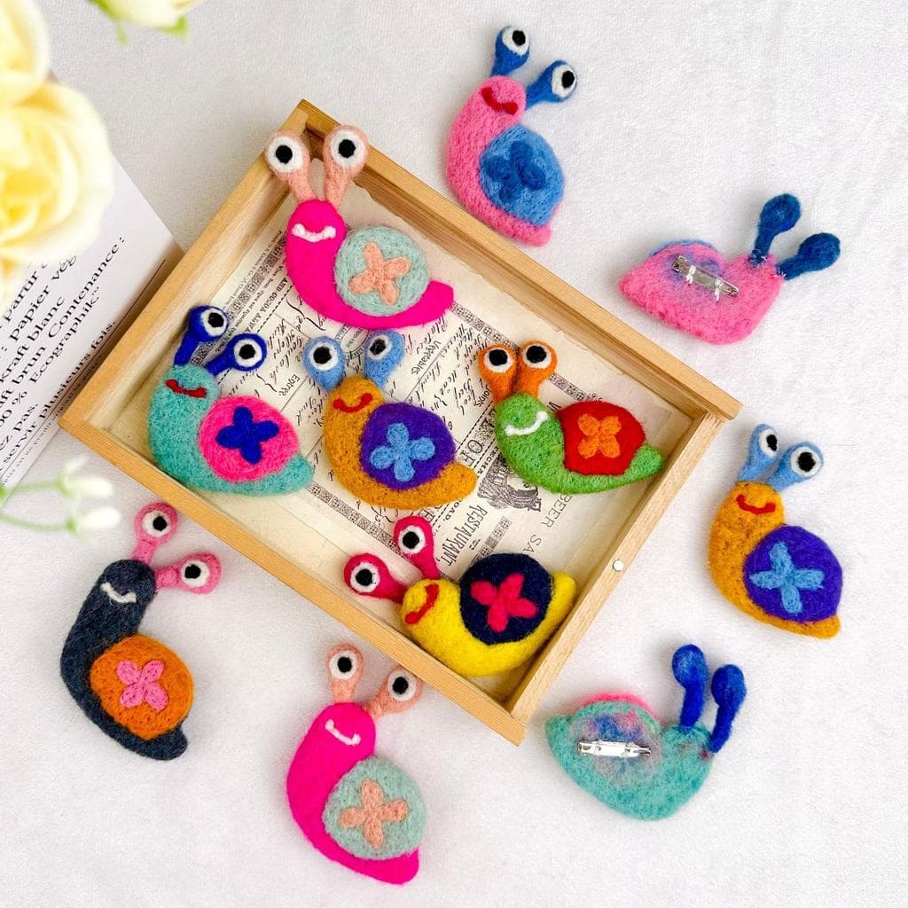 Feltro de lã artesanal poke Le dopamina caracol criativo dos desenhos animados broche acessórios presente ins estilo pro