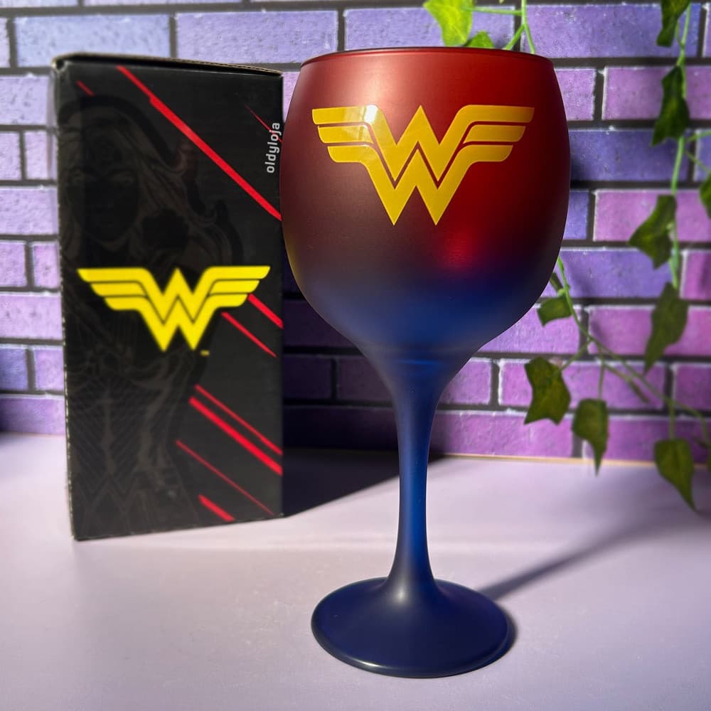Taça Mulher Maravilha Vinho Drinks de Vidro Licenciada 615ml com Caixa Presente para Amiga