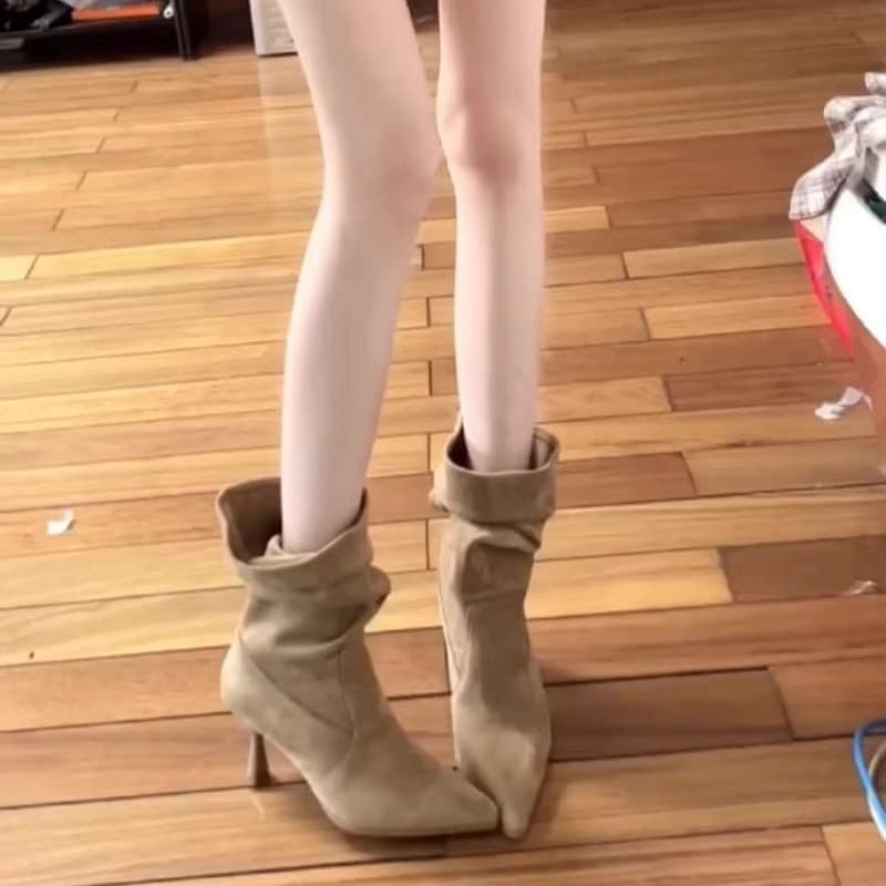 Botas empilhadas que afinam a silhueta, botas de salto alto stiletto até a panturrilha, botas curtas plissadas