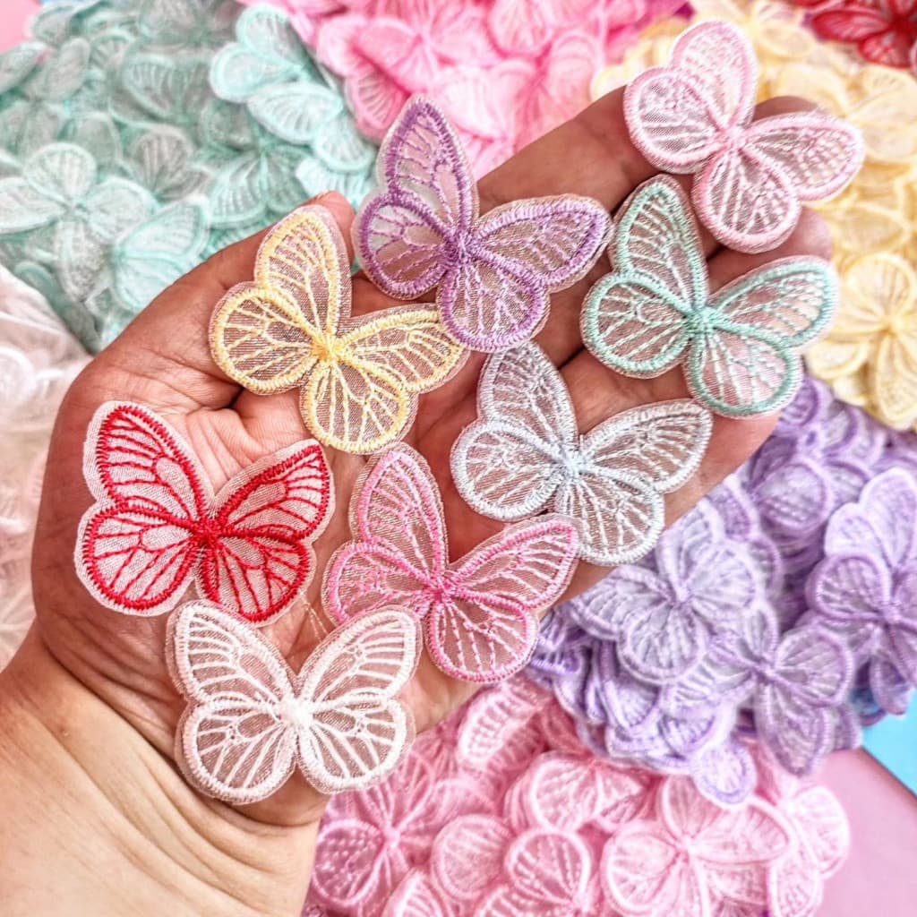 Borboleta de organza  bordada  Pacote sortido/ pacote com 20  pçs.