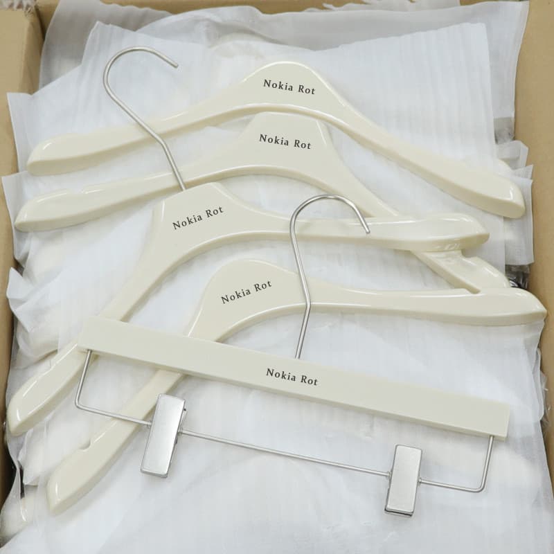 Conjunto de cabides antiderrapantes de acrílico branco leitoso para lojas de roupas femininas especiais, cabide de plást