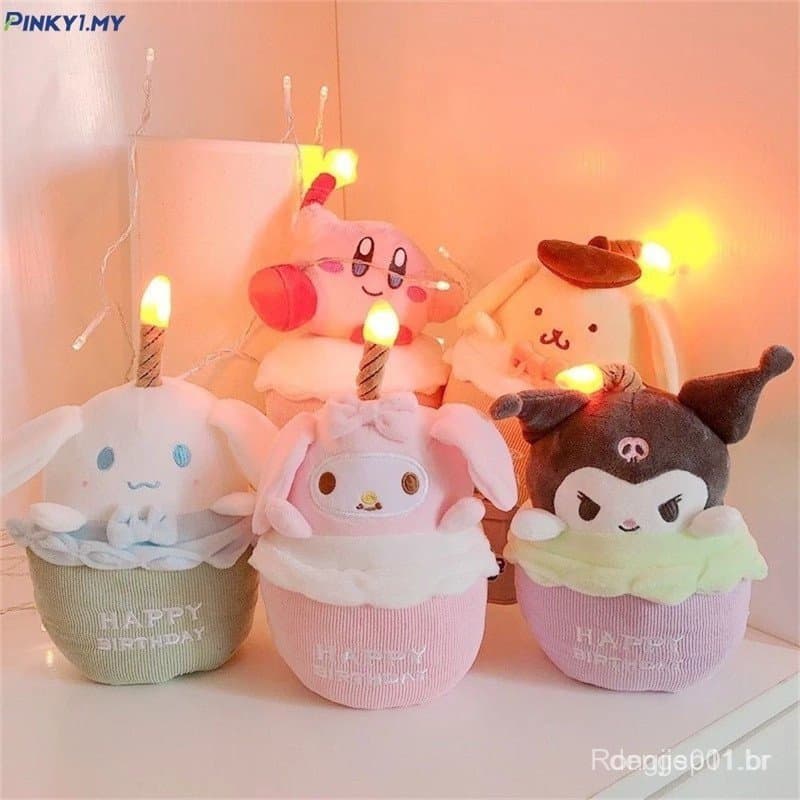 Brinquedos Sanrio Feliz Aniversário Bolo de Pelúcia My Melody/Cinnamoroll/Hello Kitty/Kirby/Pompompurin com Vela Brilhan