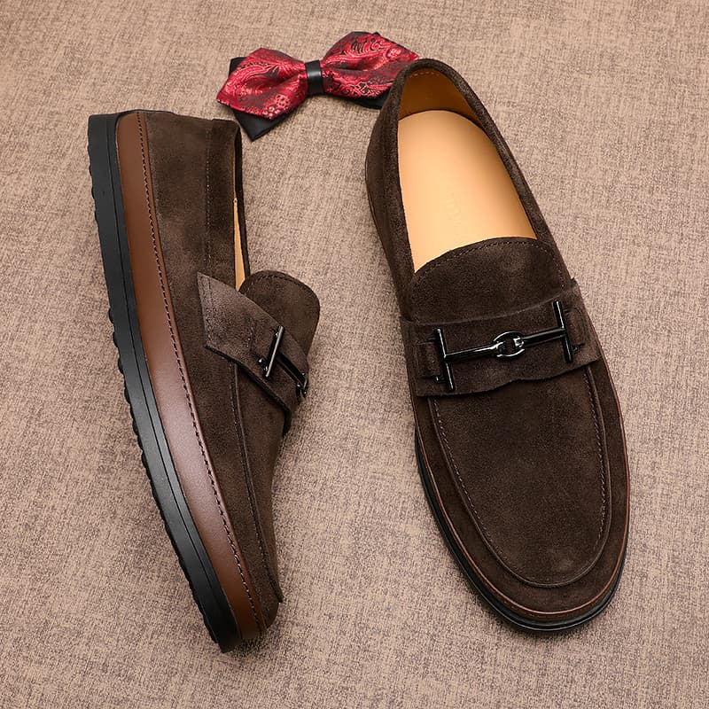 Novos mocassins masculinos de couro Nubuck moda estilo britânico sapatos casuais ervilhas confortáveis All-Match sapatos