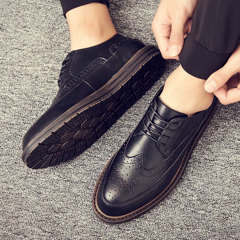2026 novo estilo sapatos de couro masculino Braddock esculpido sapatos masculinos Street Wear estilo britânico casamento