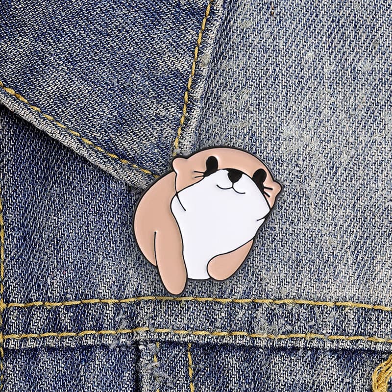 Squinting E Sorrindo Pequena Lontra Esmalte Broche Moda Acessórios De Roupas Mochila Crachá Jóias Presente