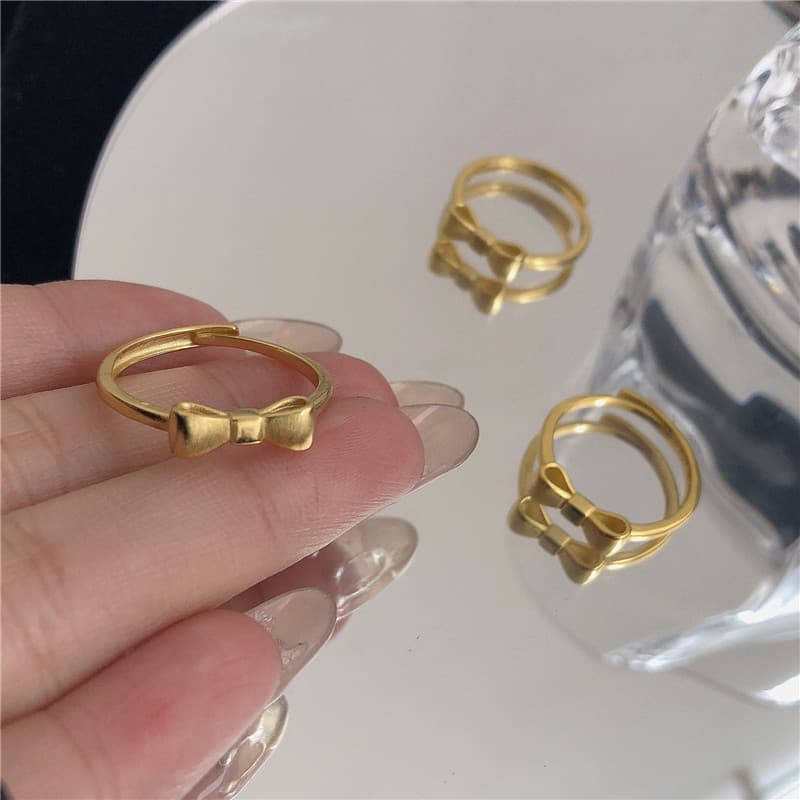 Anel de arco doce simples ~ ouro fosco High-End diário ajustável anel feminino 2026 primavera novo estilo na moda
