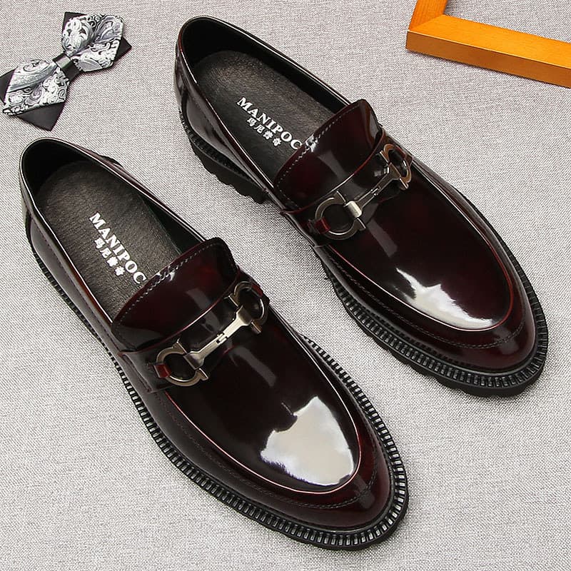 Sapatos de couro da moda masculinos jovens couro envernizado mocassins de sola grossa sapatos masculinos de couro Casual