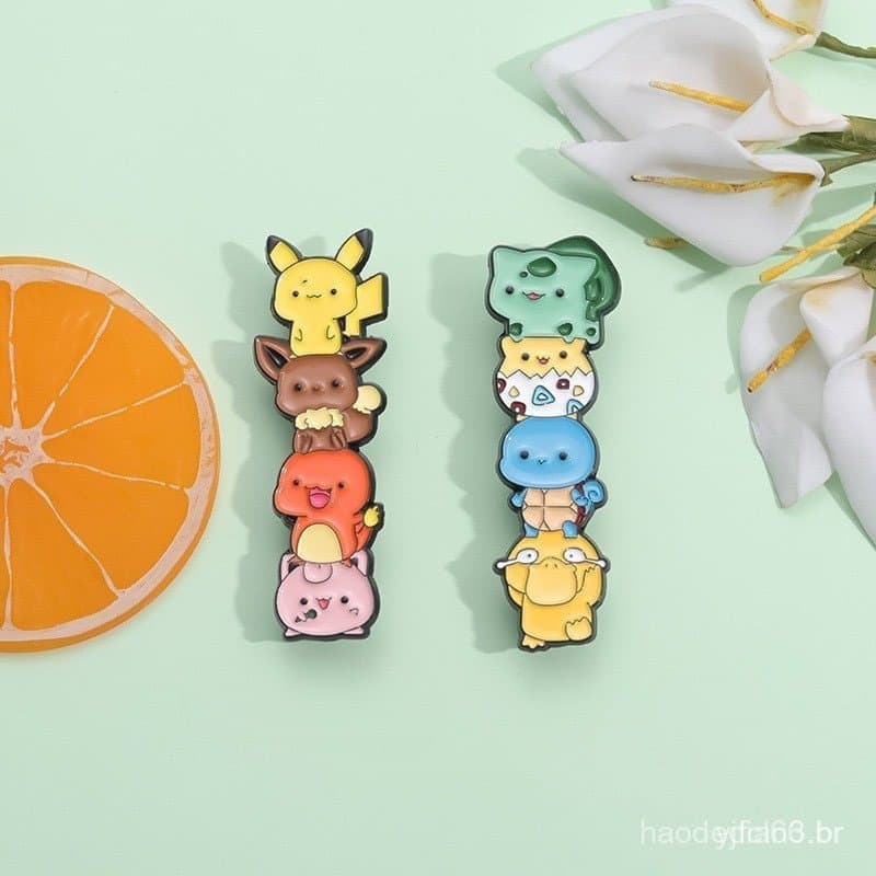 Conjunto de 2 broches decorativos com personagens Pokémon como Pikachu, Charmander, Bulbasaur, Squirtle e Psyduck, adequ