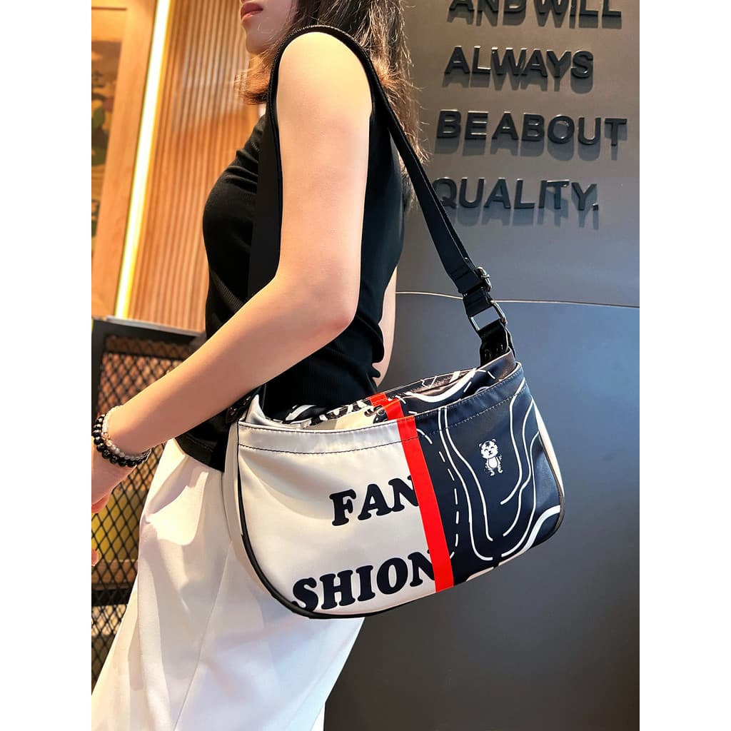 Bolsa mensageiro moderna estampada feminina 2026 novo estilo leve e exclusiva bolsa de ombro moderna à prova d'água All-