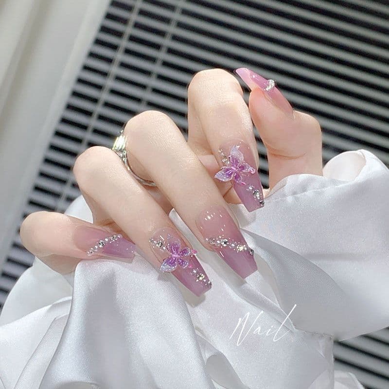 Adesivos de Unha Vestíveis Borboleta Roxa que Realçam o Tom da Pele, Estilo de Manicure Sofisticado e Elegante, Unhas de