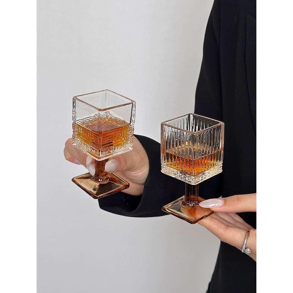 Kit com 6 Copos de Vidro para Destilados, Design Quadrado Sofisticado, Base Alta, 50ml, Ideais para Cachaça e Drinks