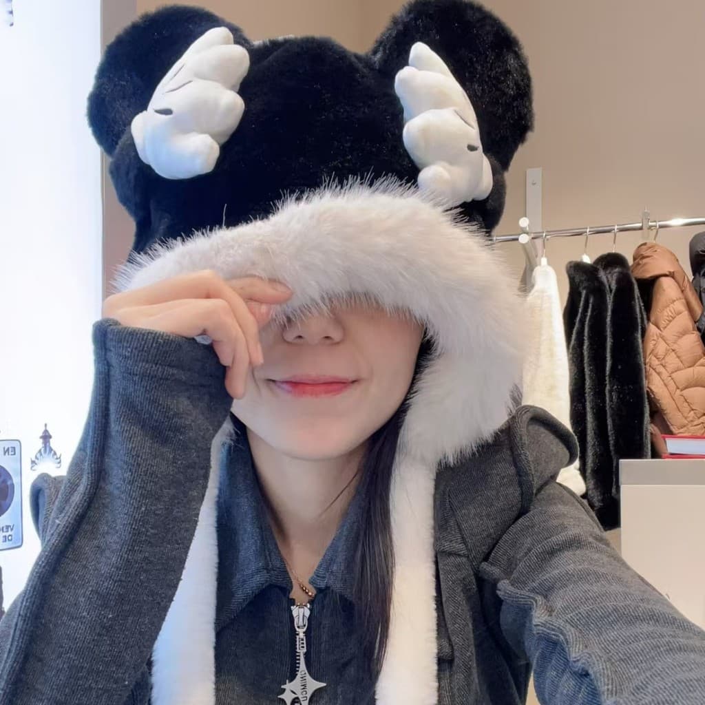 Bonito gorro de pelúcia do Mickey Mouse com proteção para as orelhas, ideal para mãos pequenas, quente e espesso para pr
