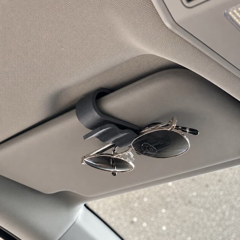 Kit com 2 Suportes de Óculos para Carro – Porta Óculos para Quebra Sol Automotivo Cinza