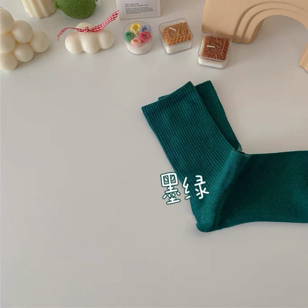 Retro resistente à sujeira verde ~ diário cor sólida Mid-Tube meias femininas verão refrescante verde escuro verde escur