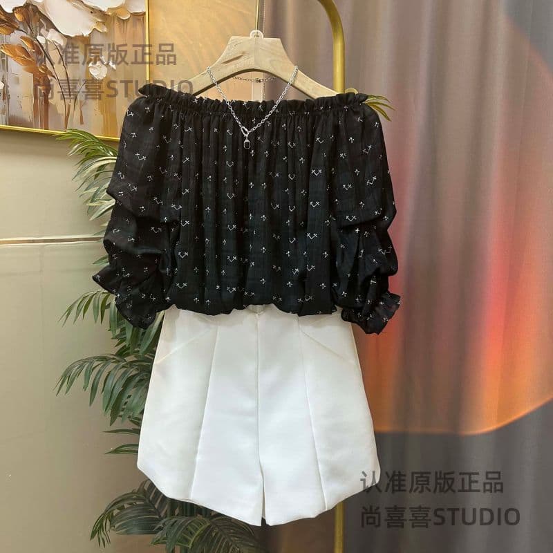 [Venda com desconto por tempo limitado] Camisa preta Floral de verão com gola redonda e um ombro, camisa temperamento es