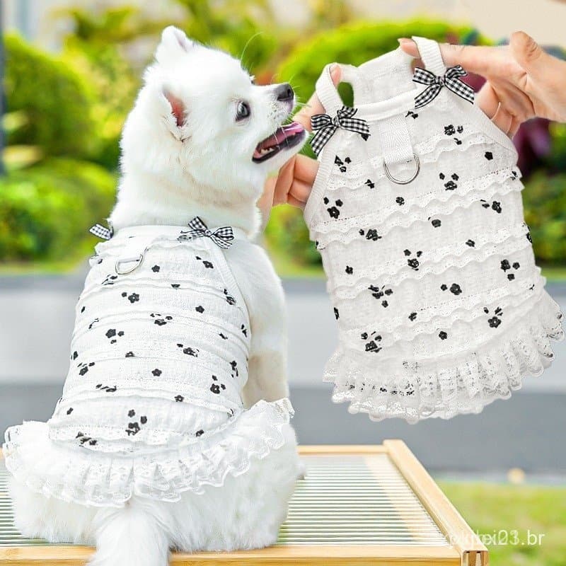 Adorável Vestido Floral Branco e Preto para Cães com Renda e Laço – Roupa de Verão Perfeita para a Raça WA4S