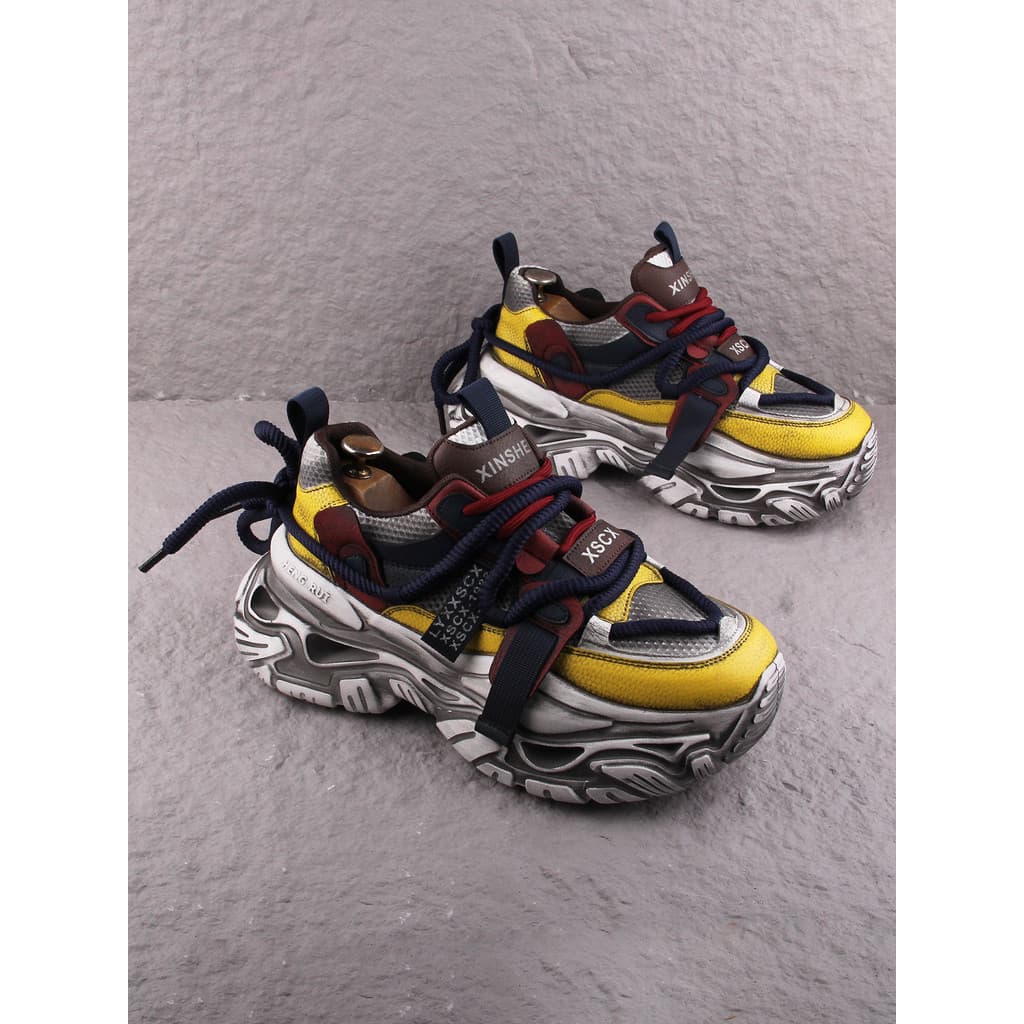 Sapatos masculinos de luxo leve 2026 verão novo estilo de sola grossa aumentada All-Match esportes casuais malha respirá