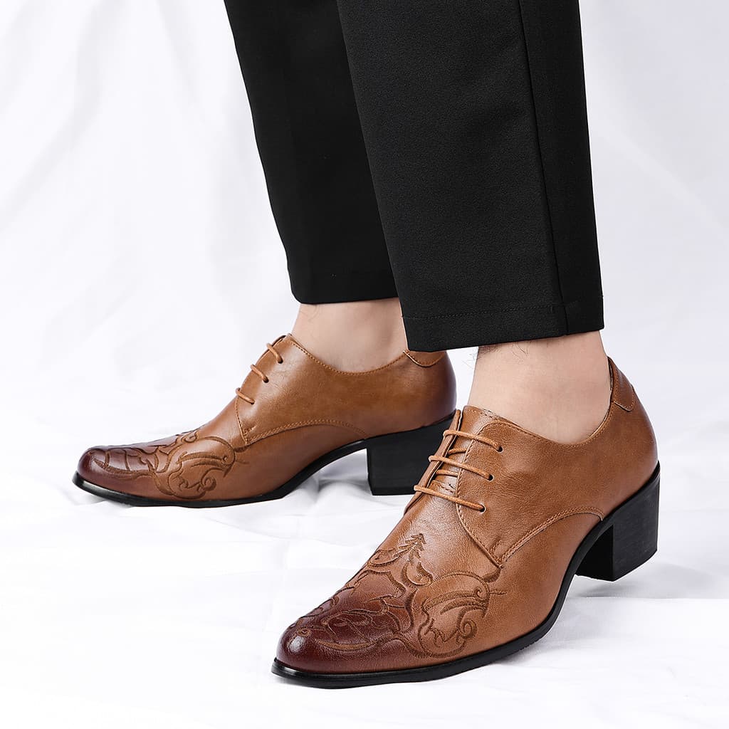 Homens aumentando sapatos de couro casuais dedo do pé apontado britânico Retro sapatos de couro de salto alto barbeiro n