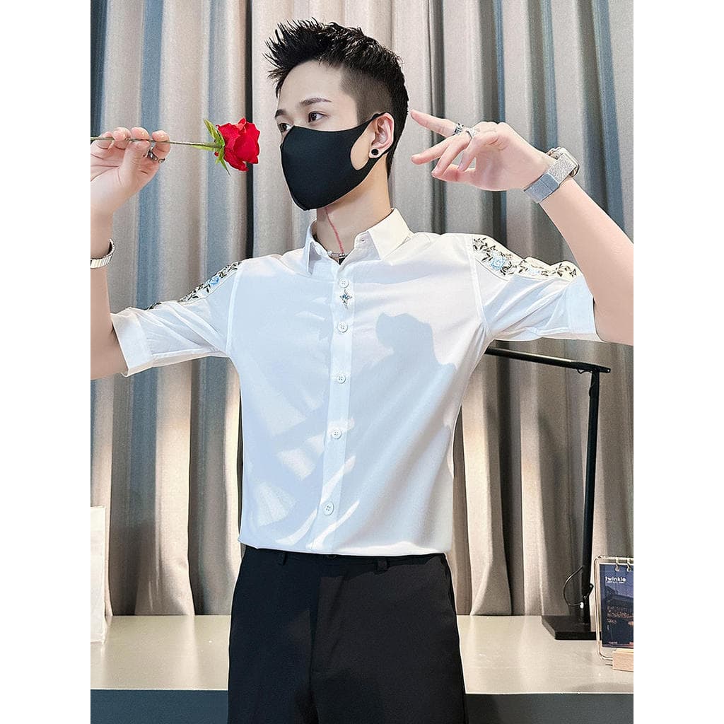Camisa bonita masculina 2024 novo estilo verão manga de três quartos fino ajuste versão coreana Street Wear meia manga H