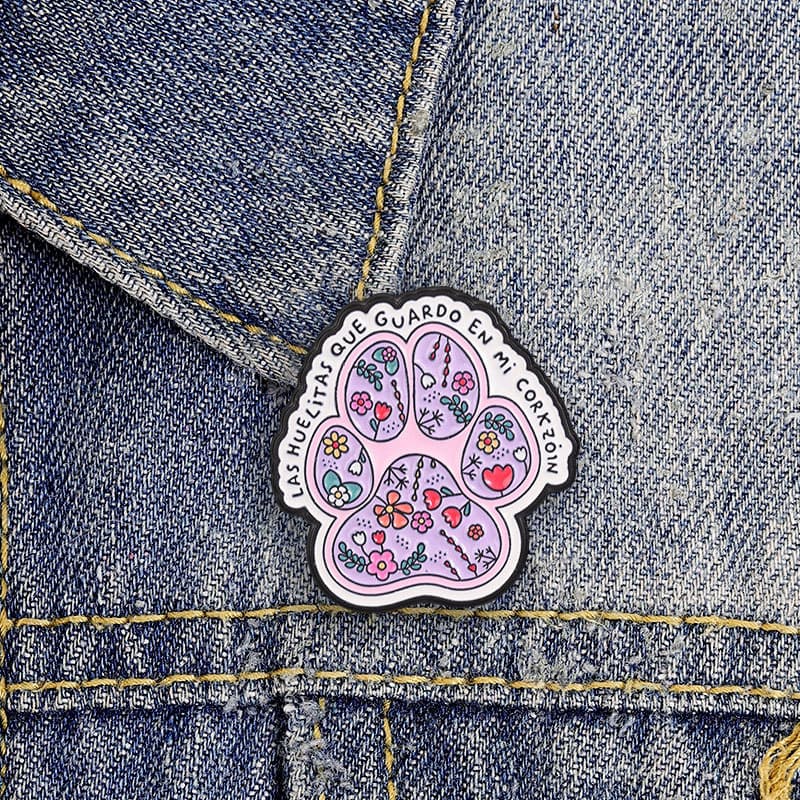 LAS HUELITAS QUE GUARDO EN MI CORAZÓN Gato Pet Paw Print UV Broche Moda Acessórios De Roupas Mochila Crachá Joias Presen