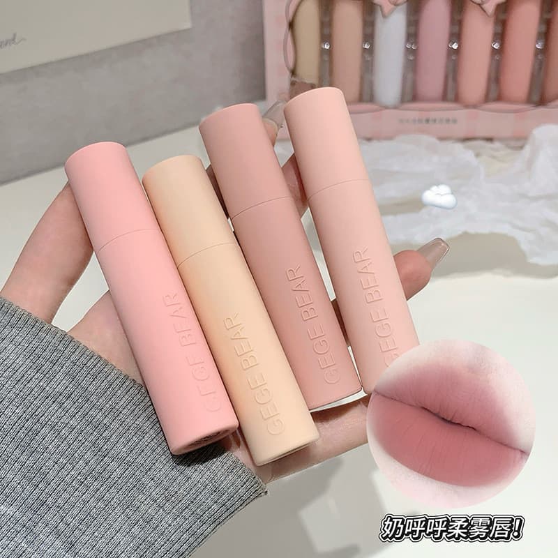Batom líquido Gege Bear Macaron Pink Matte, textura suave e delicada, acabamento matte macio, ilumina a tez, reduz as li