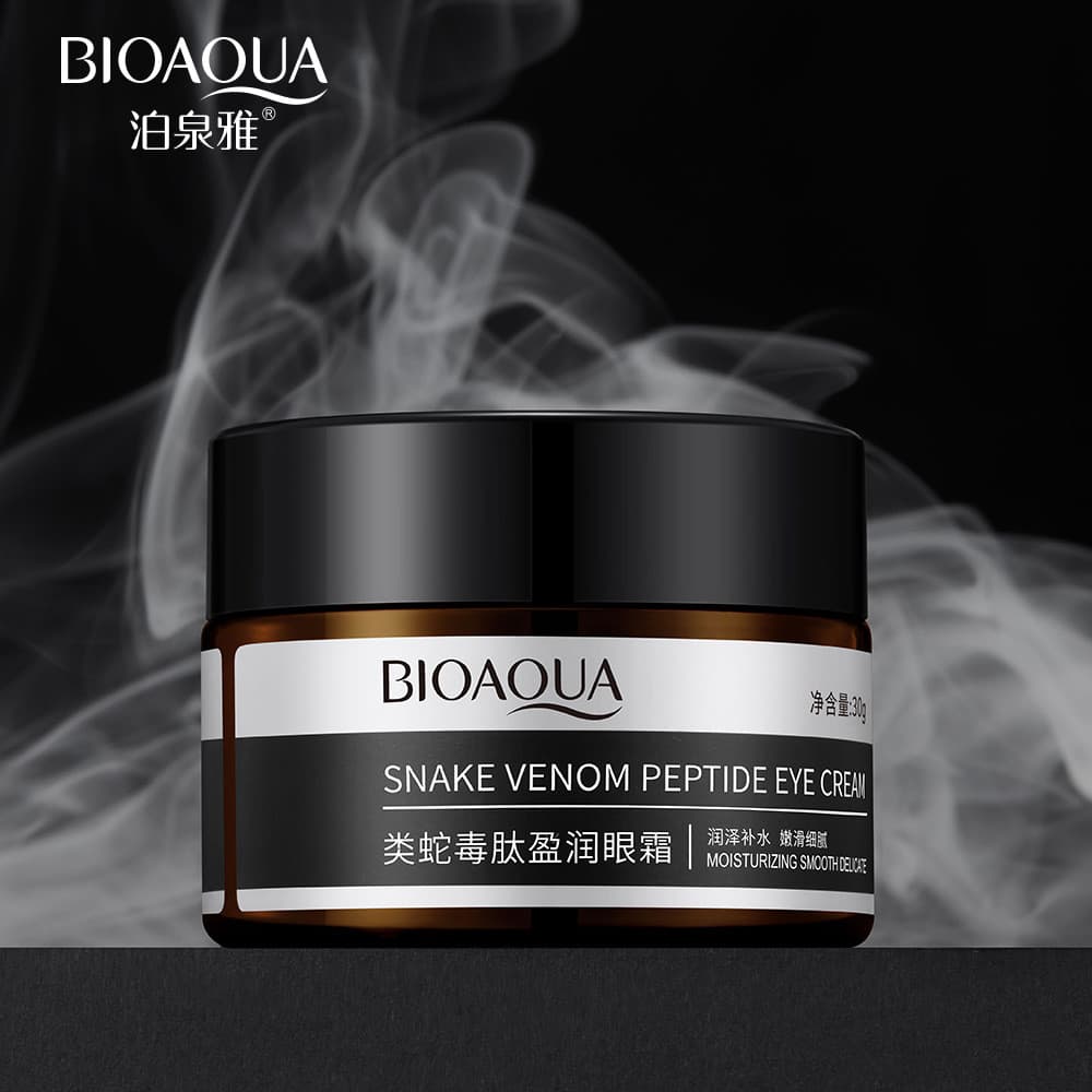 Creme para os Olhos Luxurious Essence acalma, hidrata e melhora as olheiras ao redor dos olhos.