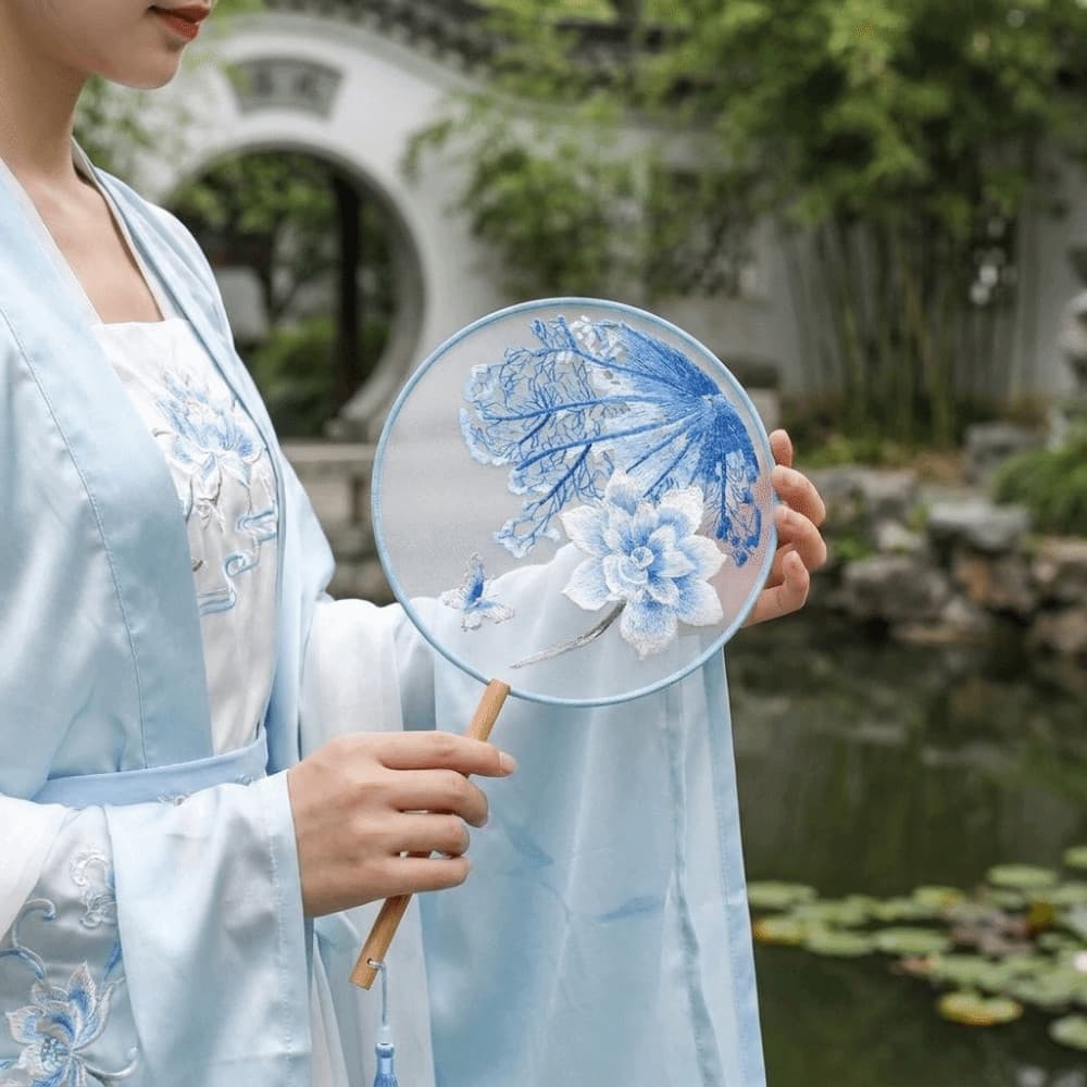 Ventilador De Seda Bordado , Dupla Face Com Padrão De Flor De Alça Mão Portátil Hanfu
