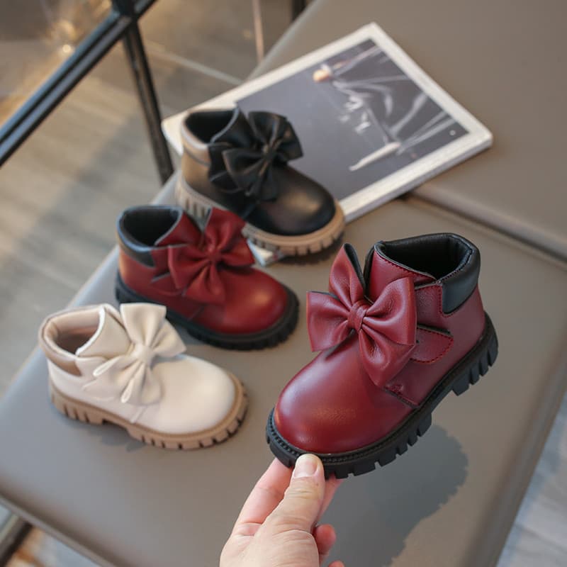 2026 na moda estilo britânico botas meninas botas curtas novo estilo moda arco crianças Martin botas casuais botas única