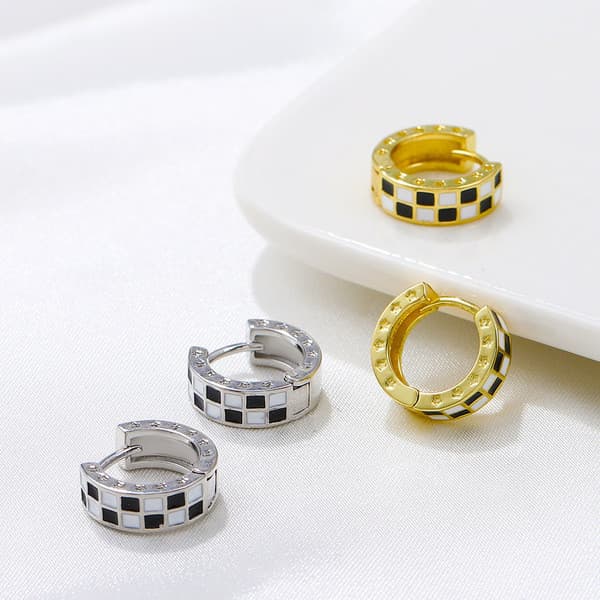 | kit brinco aço inoxidável | 【cartelas de brincos feminino】 ☛2022 novo estilo preto branco xadrez brincos feminino luz