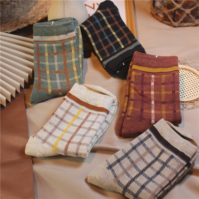 Outono inverno Retro estilo britânico xadrez meias femininas outono inverno estilo japonês puro algodão Mid-tube meias v