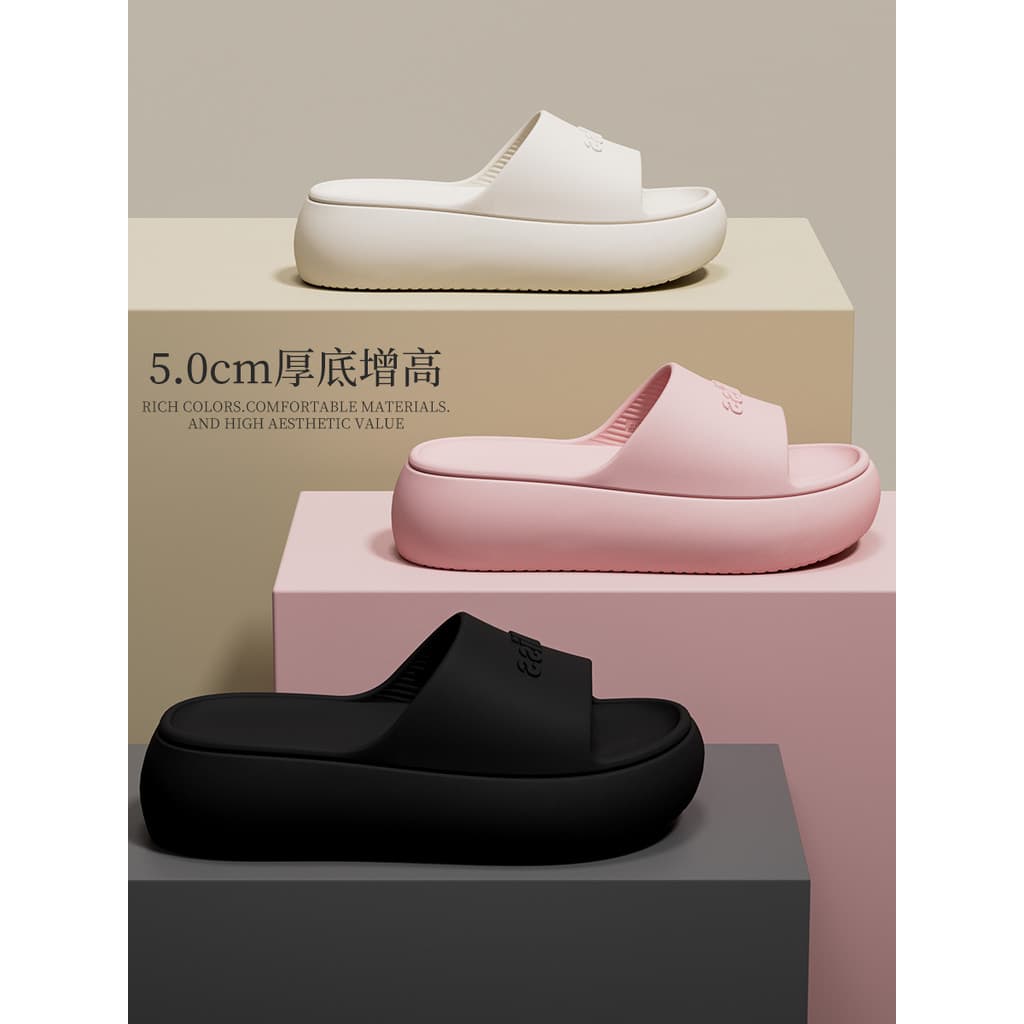 Chinelos de sola grossa feminino verão exterior Wear 2026 novo estilo sapatos de praia à beira-mar aumentado antiderrapa