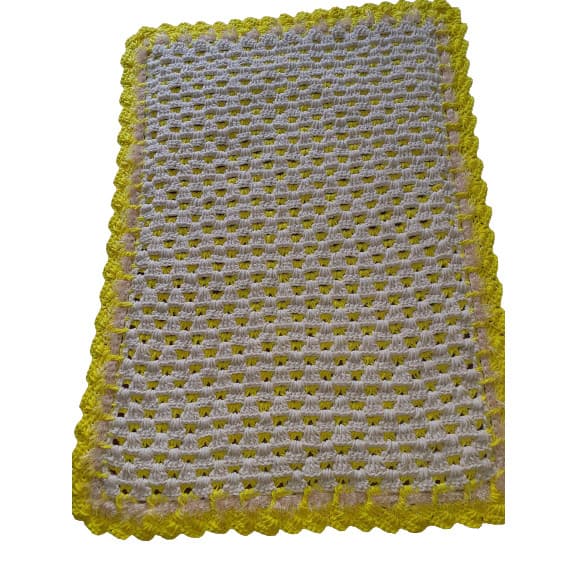 Tapete sala quarto 50x75 Crochê Dupla Face Artesanal Amarelo branco
