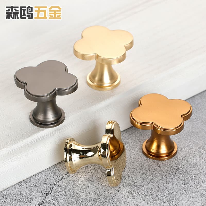 Novo puxador colorido em estilo chinês com design de trevo de quatro folhas para gavetas e armários de sapatos, puxador