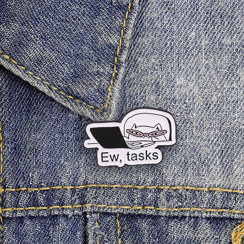 Ew , Tarefas Ódio Trabalho Gato Branco Esmalte Broche Moda Roupas Acessórios Mochila Crachá Jóias Presente