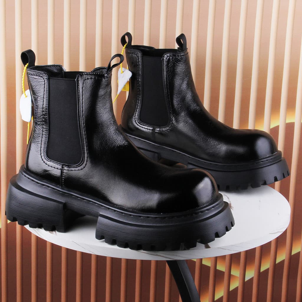 Botas Chelsea de sola grossa estilo britânico masculino verão respirável botas curtas de couro preto All-Match botas de