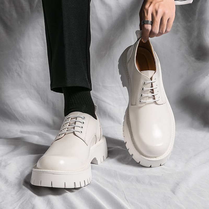 Sapatos de couro branco masculino britânico de sola grossa sapatos brancos aumentados na moda versão coreana Casual phot