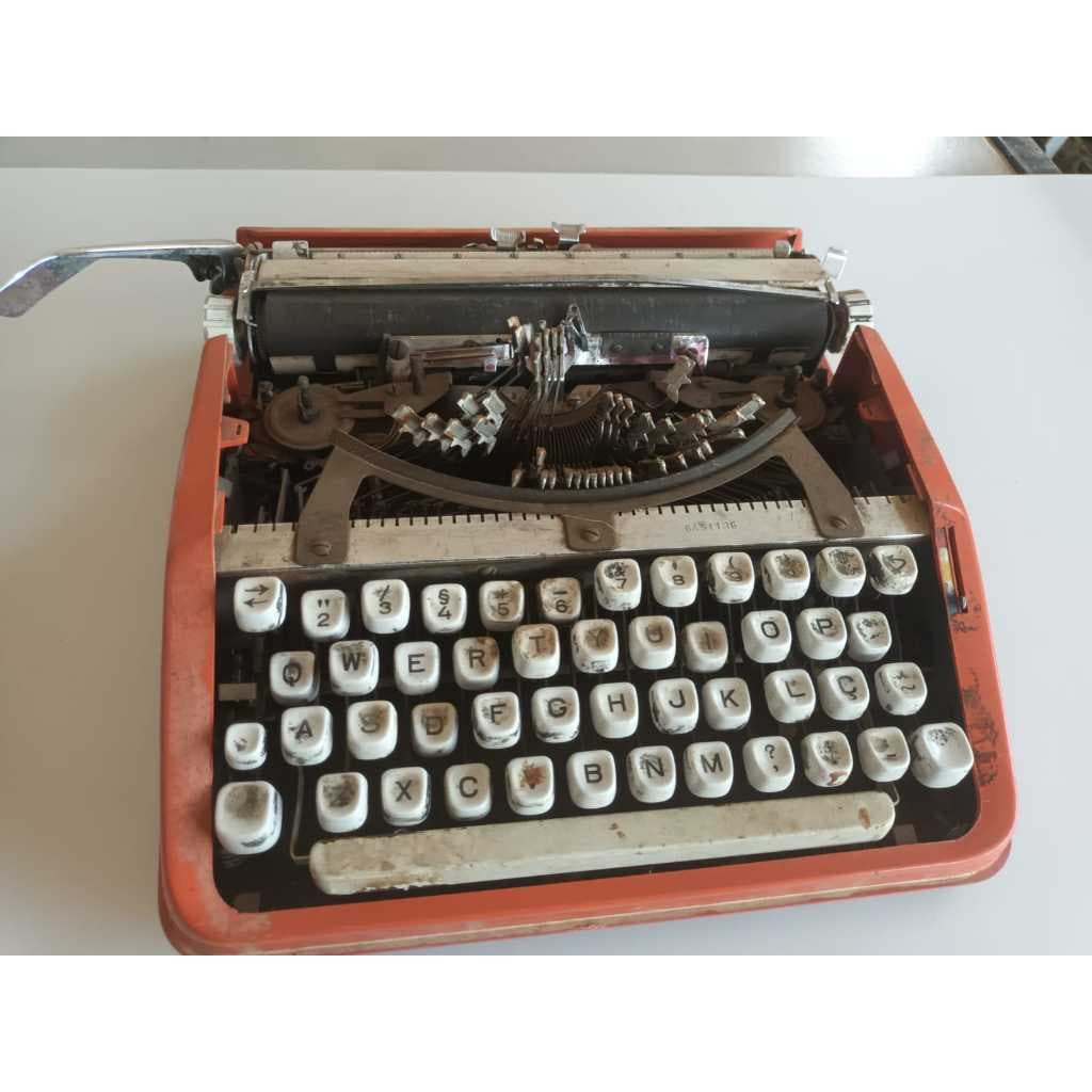 Máquina de Escrever Hermes Precisa SA Antiga Decorativa