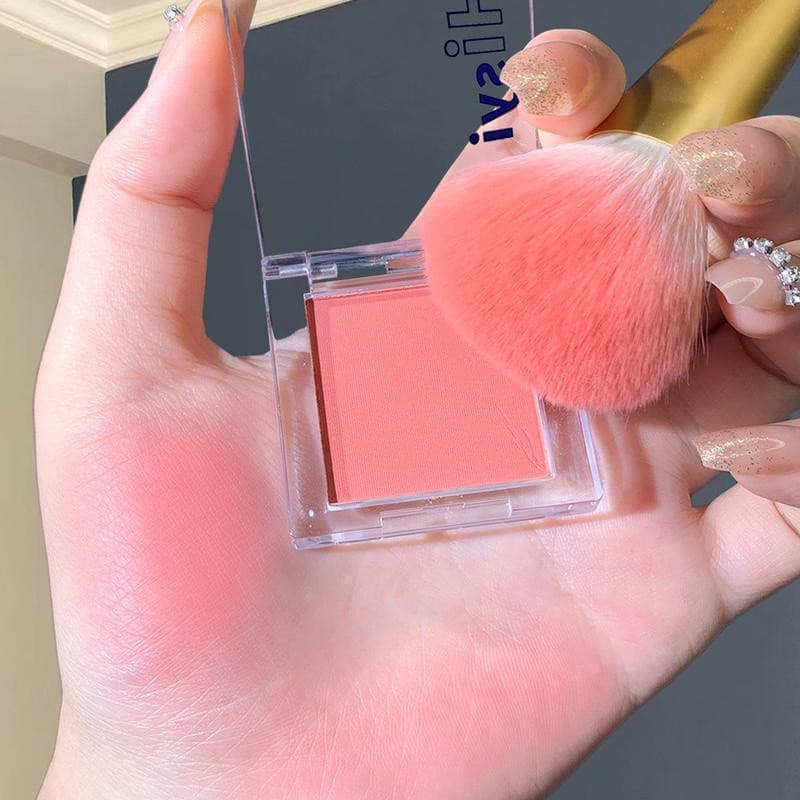 Paleta de blush com 4 opções de cores, fácil de usar, alta intensidade de cor.