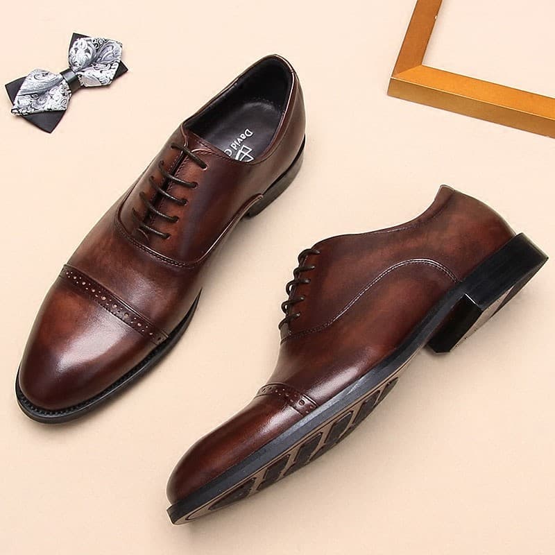 Primavera outono juventude britânico Retro sapatos de couro genuíno masculino negócios Formal sapatos de couro esculpido