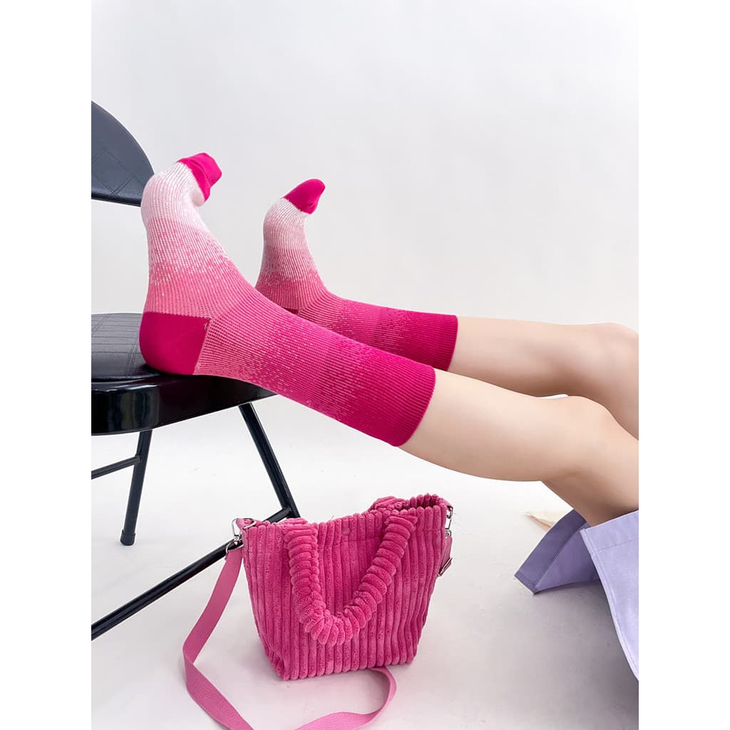 T Trendy Sports Gradient Color Exclusivo All-Match Street Socks Mulheres Outer Wear Mid-Tube Socks